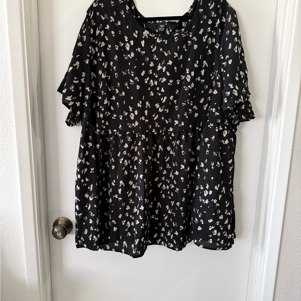 Woman’s Plus Black Babydoll Blouse W Print 28/30W Thin Flowy